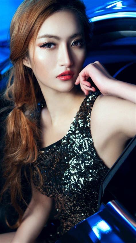 习近平同出席纪念大会的各国嘉宾登上天安门城楼